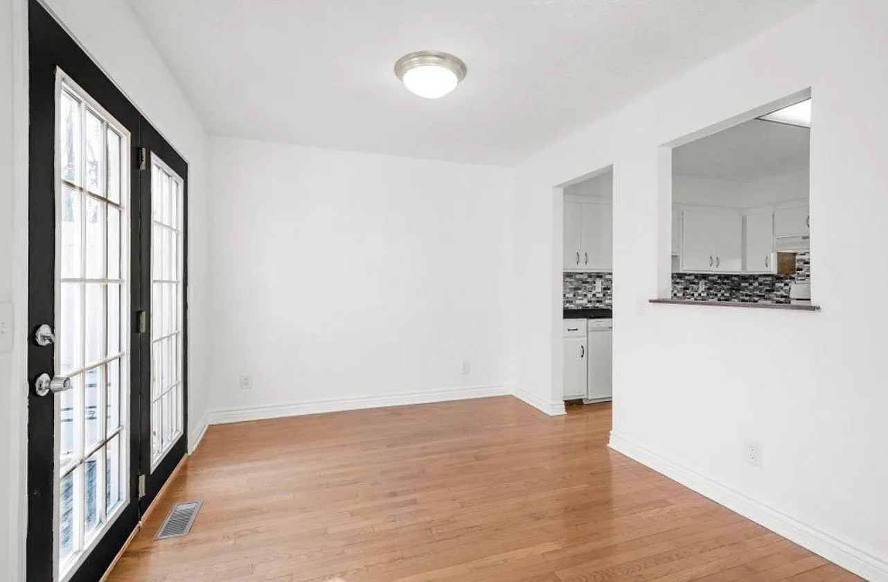 3 bed, 1.5 bath, 1500 sqft, $2,300 — Photo 2