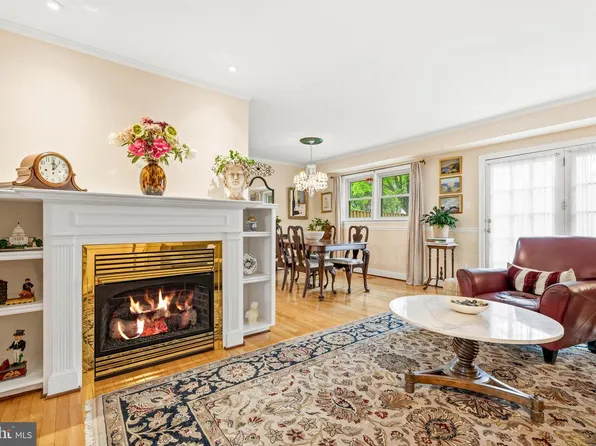 5044 Cliffhaven Dr, Annandale, VA 22003