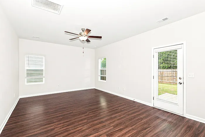 4 bed, 2.5 bath, 1785 sqft, $2,245 — Photo 4