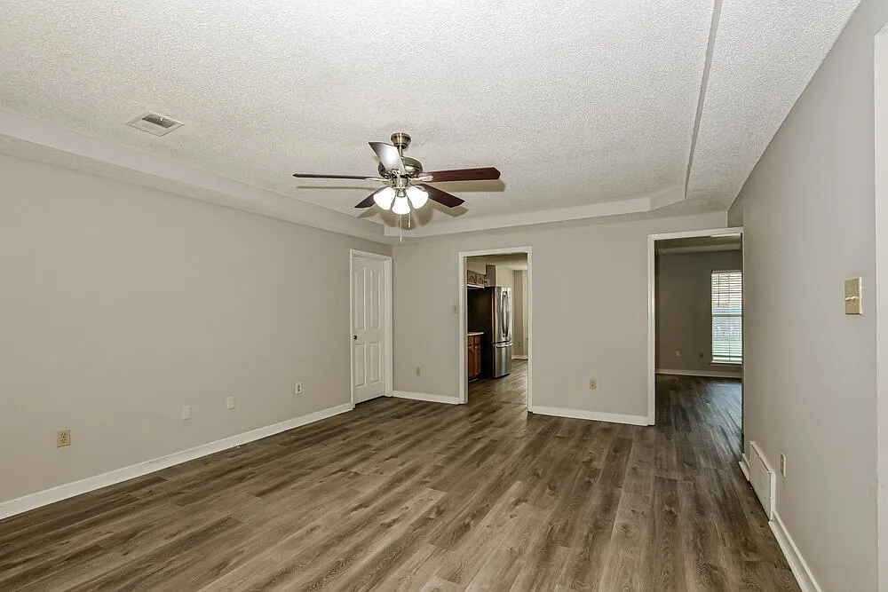 3 bed, 2.0 bath, 1765 sqft, $1,800 — Photo 3