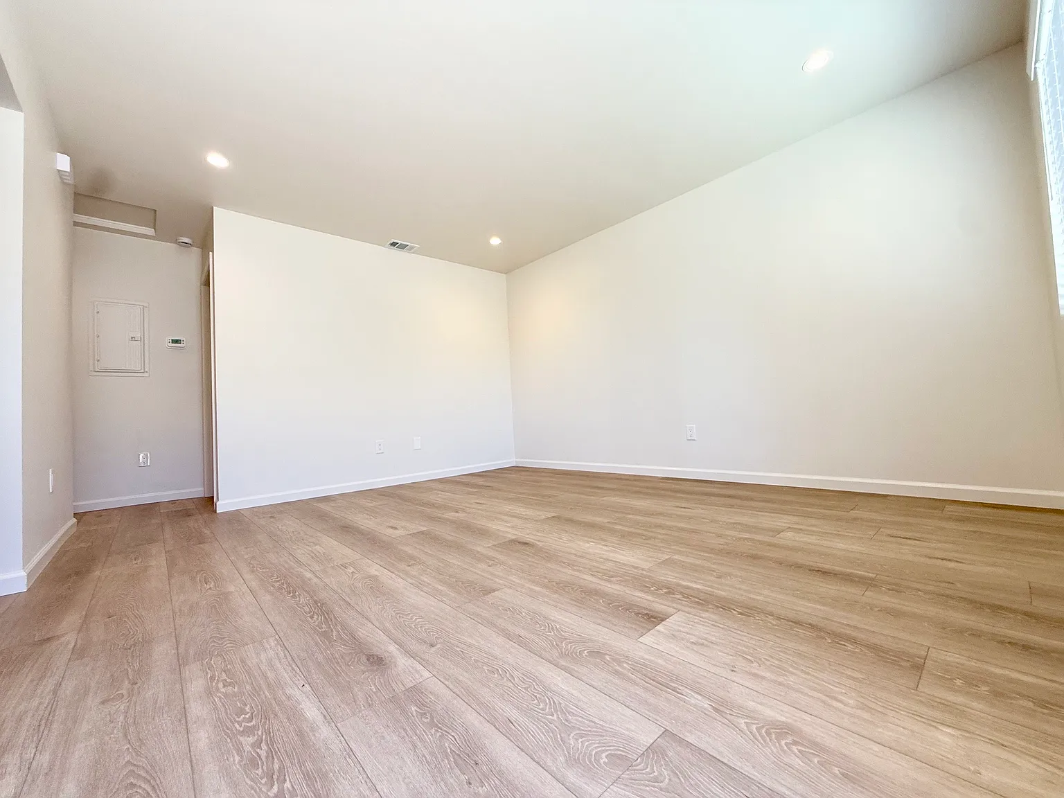 2 bed, 750 sqft, $2,795 — Photo 4