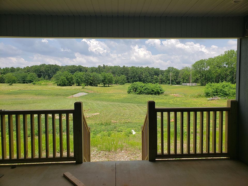 2nd image of 729 S Foxhill Cir