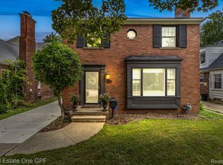 1456 Vernier Rd, Grosse Pointe Woods, MI 48236