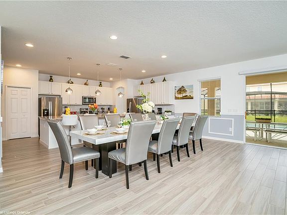5th image of 6121 Broad Oak Dr
