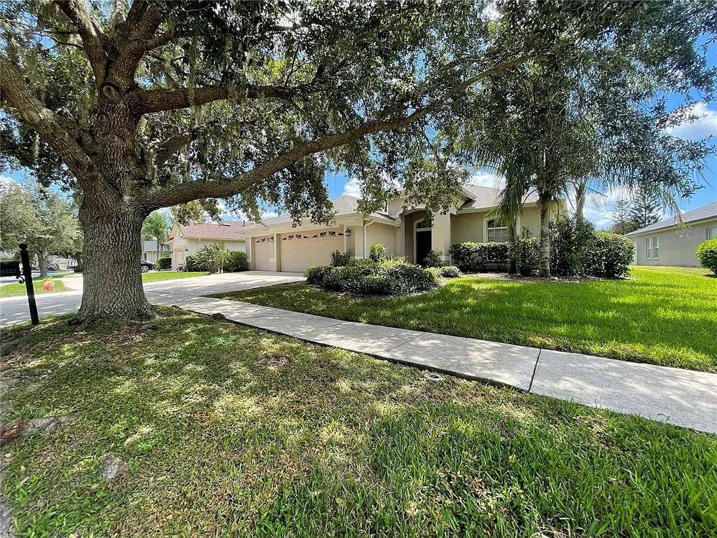4 bed, 3.0 bath, 2476 sqft, $2,900 — Photo 3