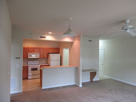3rd image of 655 Woodbrook Dr APT 401