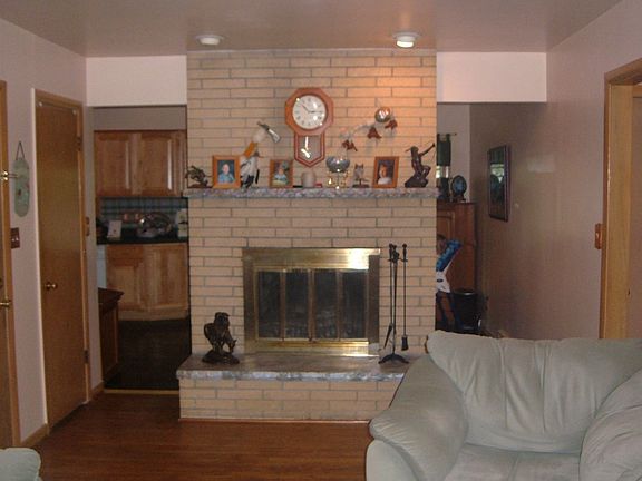 living room into Kitchen