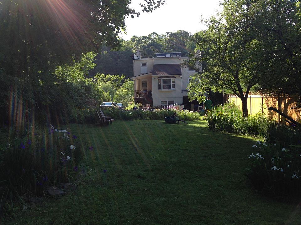 1st image of 307 Ferdon Ave Floor 1