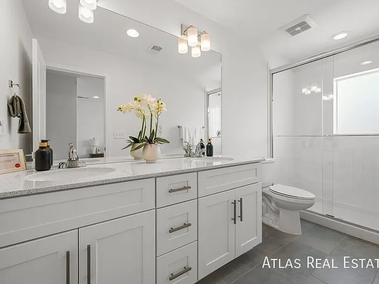 Akron Townhomes — Photo 15
