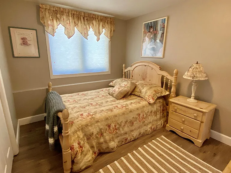 1st Bedroom with queen sized bed