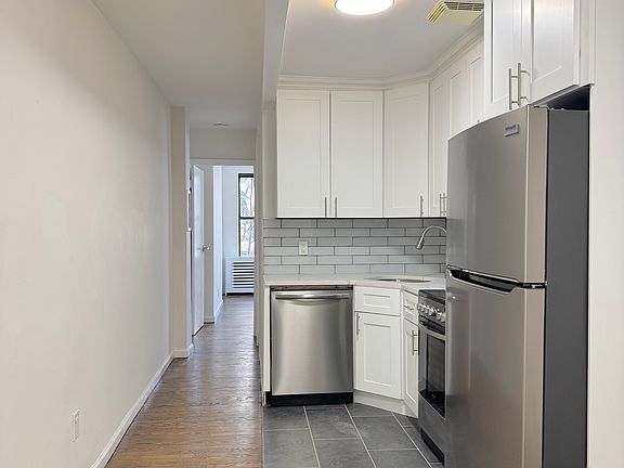 5th image of 250 Elizabeth St APT 4