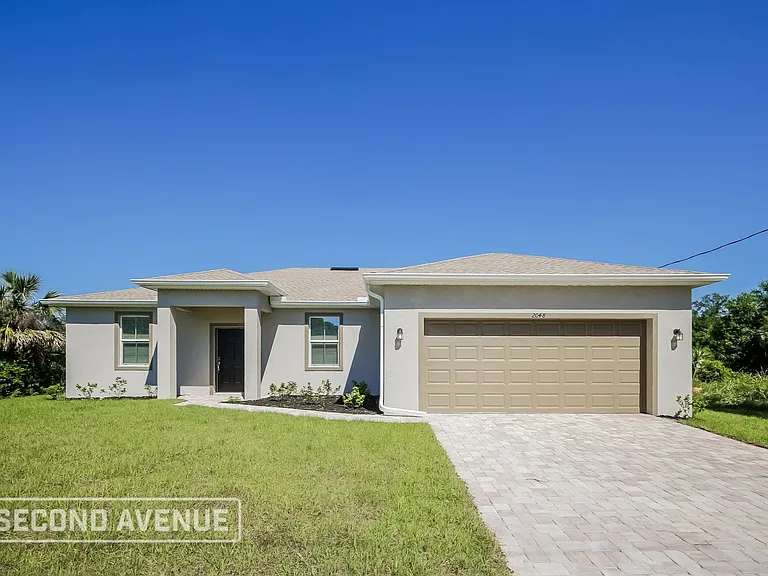 2048 Nabatoff St — Photo 1