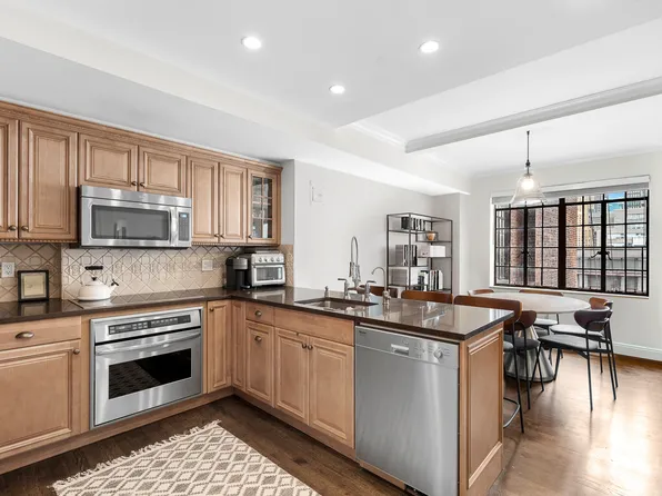 45 Tudor City Place 1514 image 3 of 11
