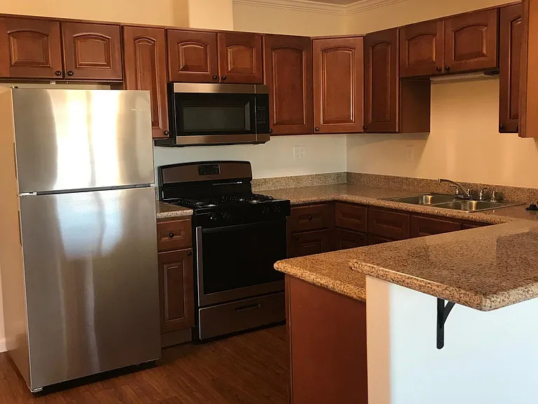 Loma Village — Photo 8