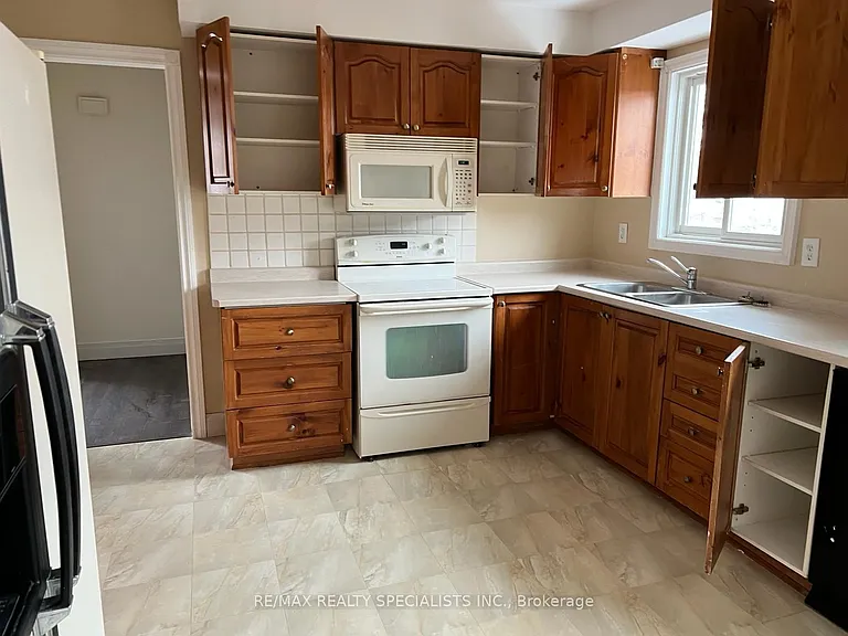 15 Steven St #MAIN — Photo 2