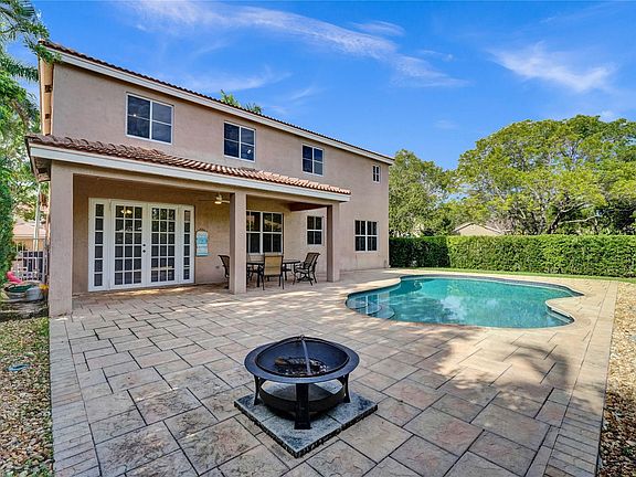 2nd image of 611 Nandina Drive