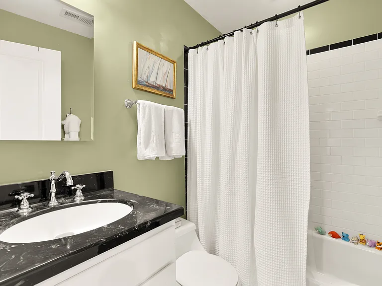 1354 Kenyon St NW — Photo 12