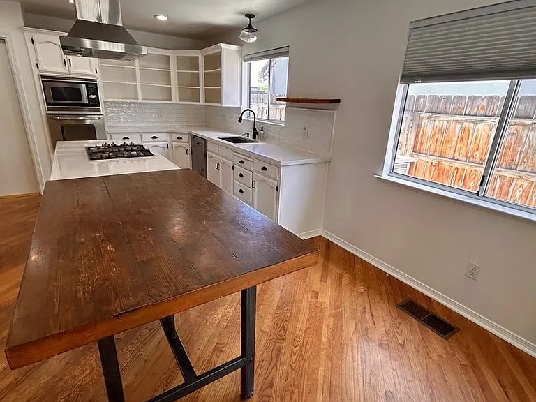 4033 W Douglas Ave — Photo 9