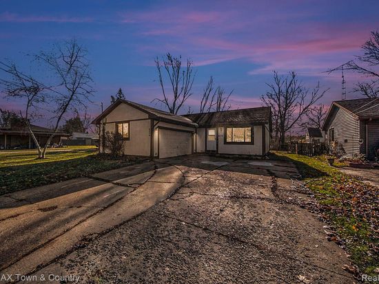 834 Gerald St, Flushing, MI 48433