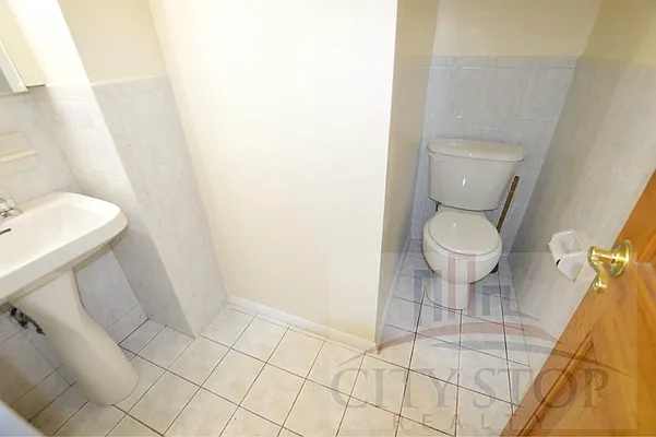 Rented by City Stop Realty | media 19