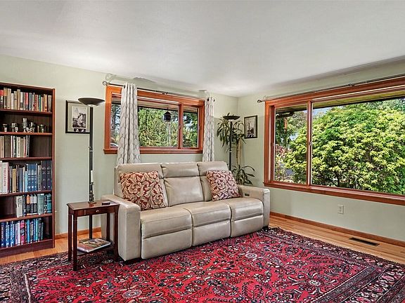 4th image of 1335 N 180th Street