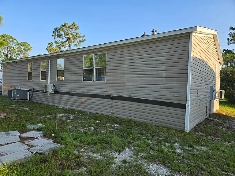 595 Maxanna Ave — Photo 2