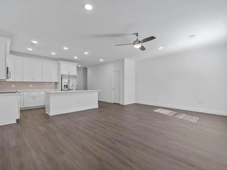 533 Hill Ln — Photo 9