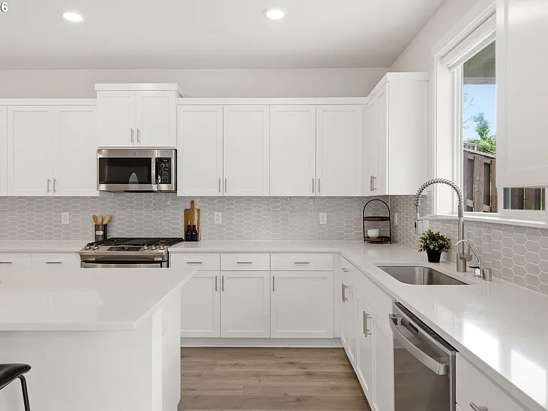 6901 NE 16th Ave — Photo 14