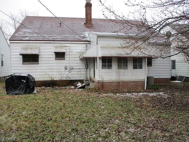 2nd image of 3945 Grosvenor Rd
