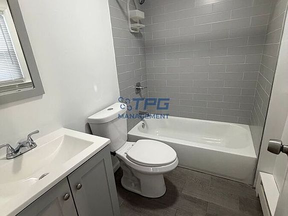 4th image of 42 Lester St APT 2