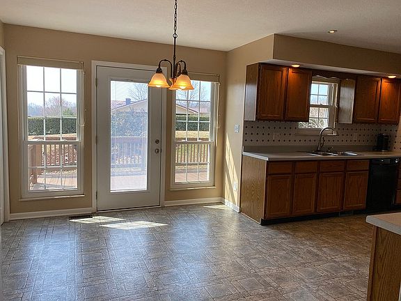 Kitchen table area
