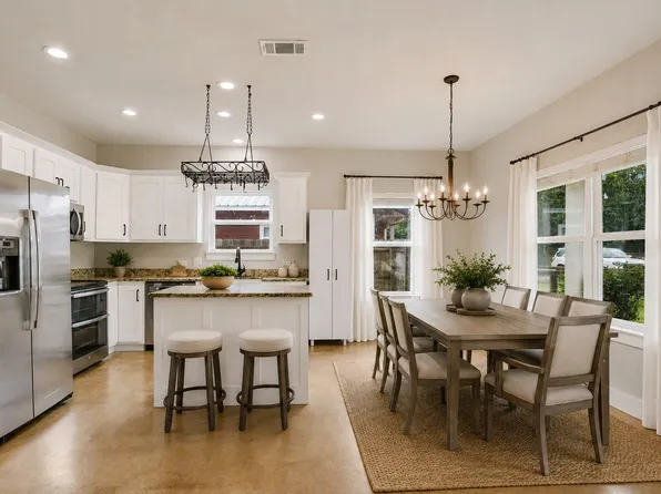 103 East St, Smithville, TX 78957