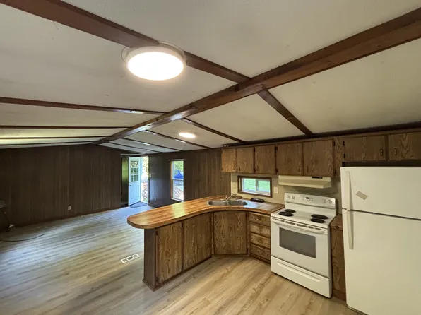 324 E Newport Rd, Stetson, ME 04488