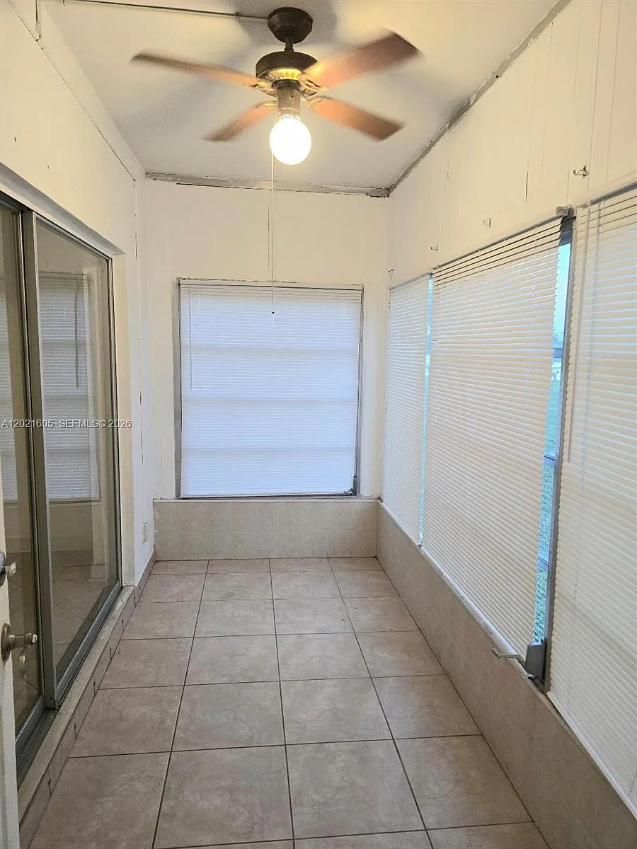 Building Photo - 2309 Park Ln #116
