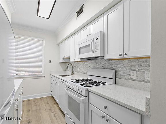 5th image of 1586 PALM Avenue #1586