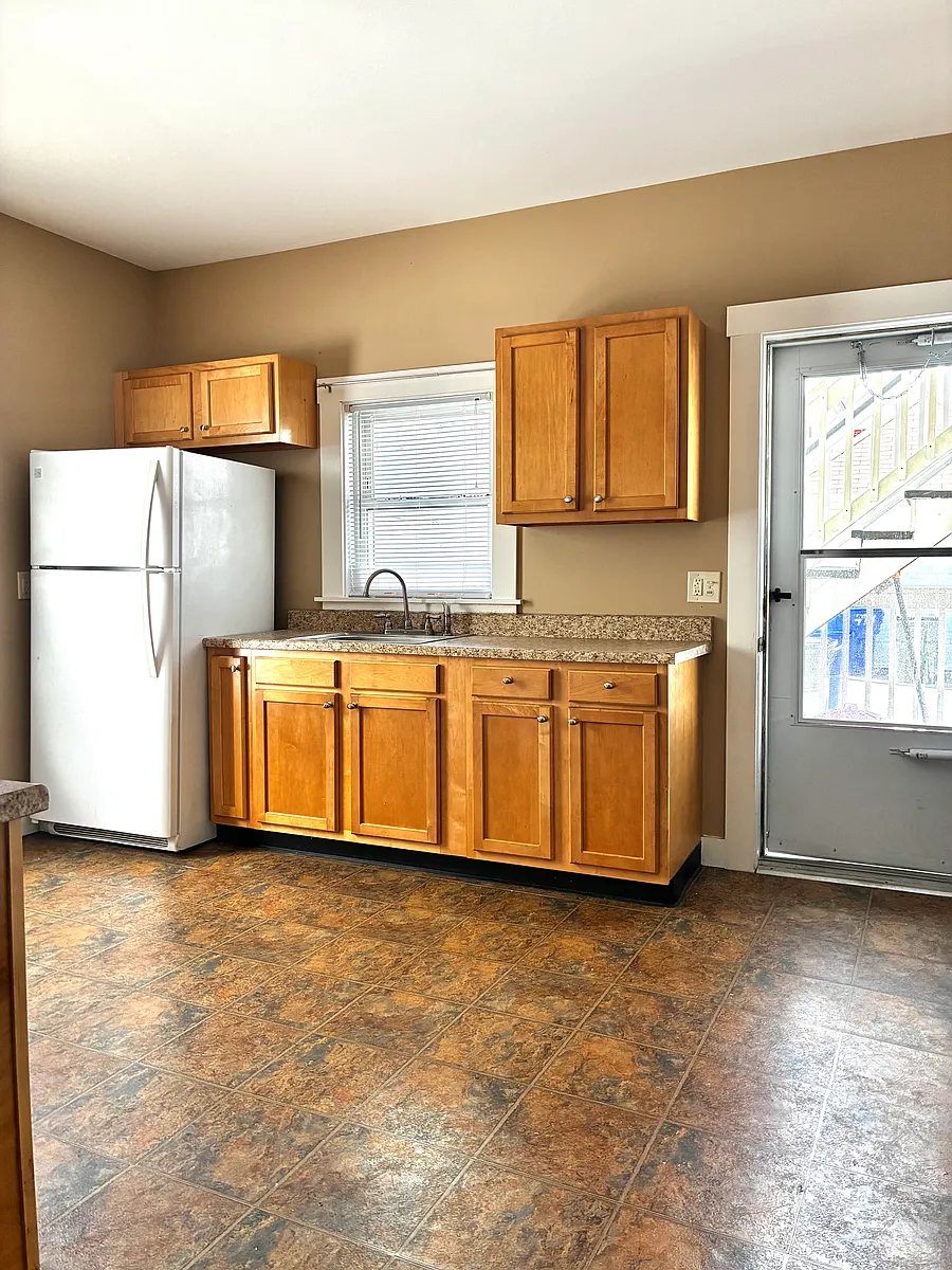 Building Photo - 484 Notre Dame Ave #1