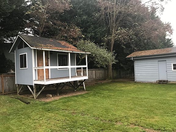 3rd image of 7611 49th Dr NE