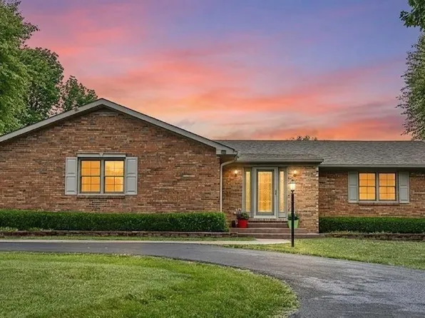 696 Pine Valley Dr, Elizabethtown, KY 42701