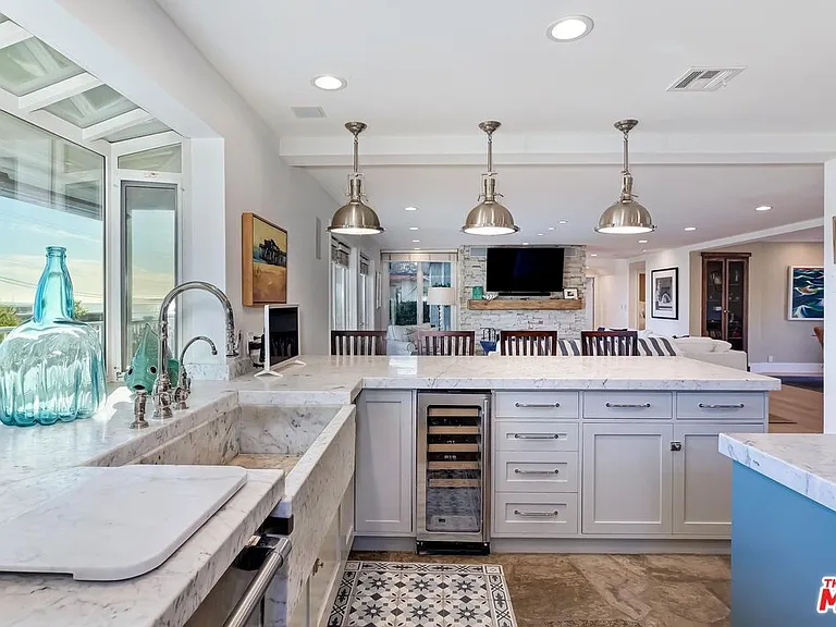 25129 Malibu Rd — Photo 21