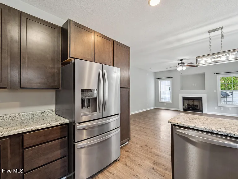 138 Briar Hollow Dr — Photo 7