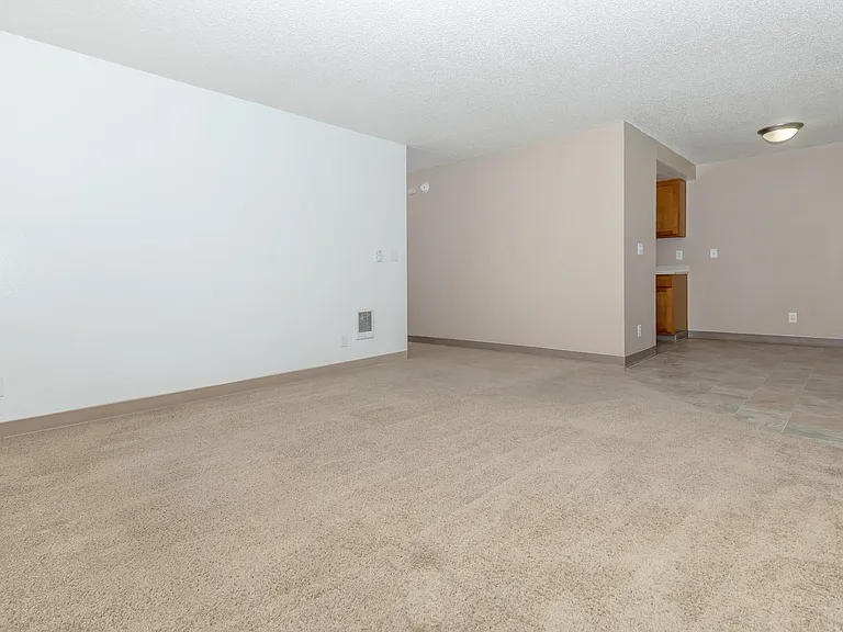 Corinthian Apartments — Photo 43