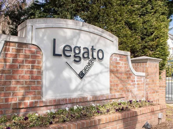 12140 Garden Grove Cir Unit 203, Fairfax, VA 22030