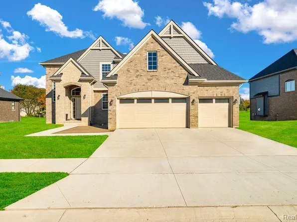 55168 Baltree Dr, Utica, MI 48316