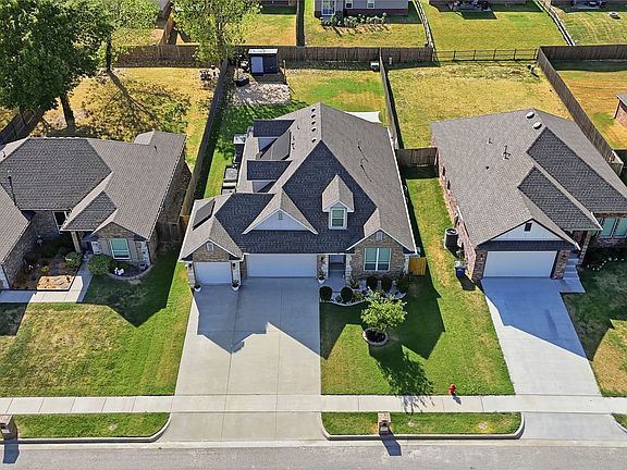 3rd image of 14638 S Lakewood Pl