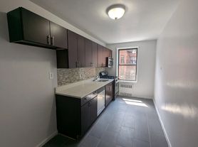 43-10 44th St, Sunnyside, NY