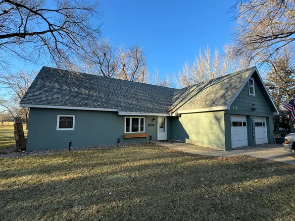 1710 Melody Ln, Aberdeen City, SD 57401