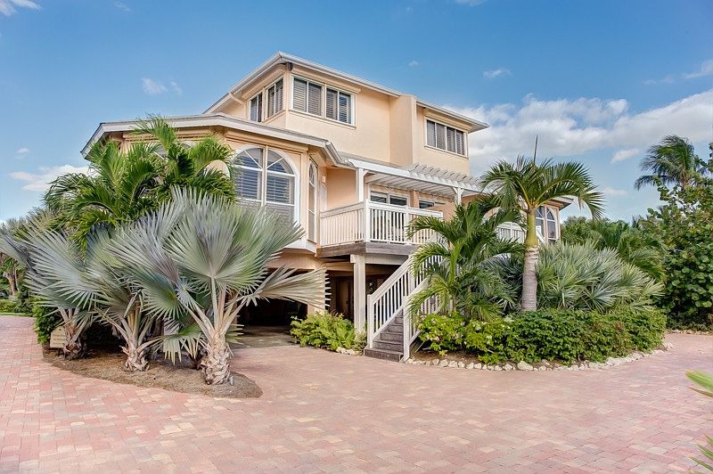 1st image of 15561 Captiva Dr #C
