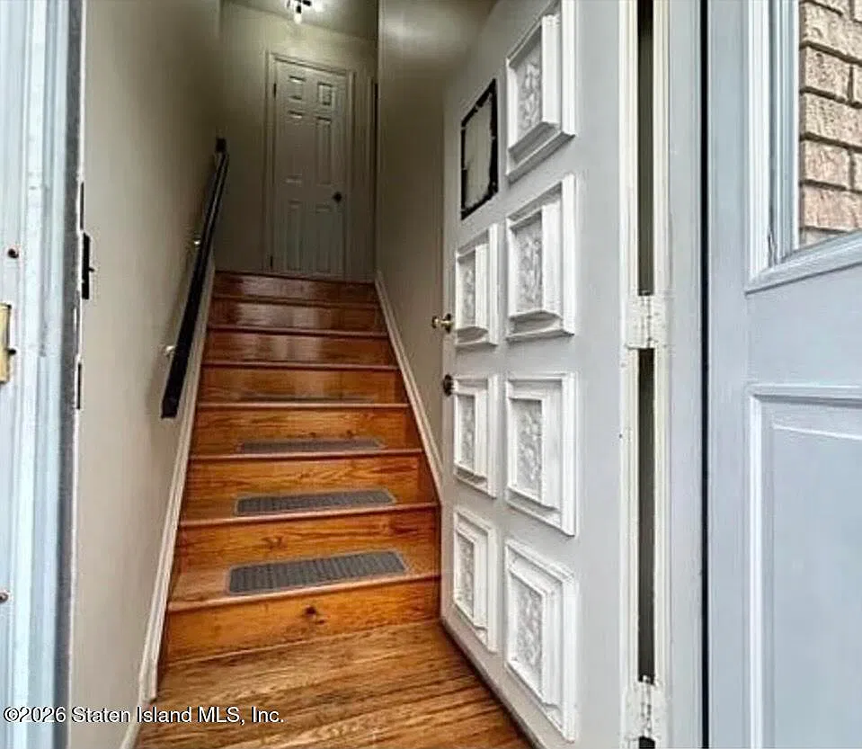 2 bed, 1.0 bath, 3400 sqft, $2,400 — Photo 1