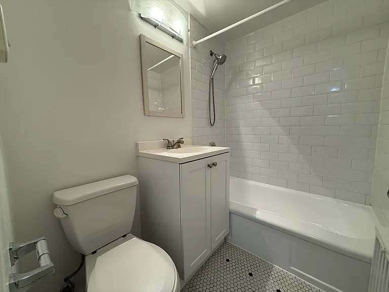 1299 Bayview Ave #B — Photo 6