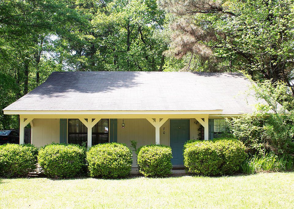 1st image of 70 Christopher Dr